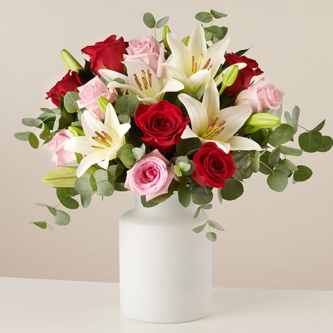 Envio y venta de flores ,rosas, plantas,arreglos florales ,regalos y desayunos a domicilio con delivery gratis en la Ciudad Autonoma de Buenos Aires y con costo de env�o en localidades del Gran Buenos Aires asi como delivery de flores y plantas a trav�s de florerias asociadas en todas las provincias de la Argentina, Buenos Aires, la Pampa, Tucuman, La Rioja, R�o Negro, Entre Rios, Corrientes, Misiones, Neuquen, Chubut, Tierra del Fuego, Santa Cruz, San Luis, Mendoza, Cordoba, Jujuy, Formosa, Santiago del Estero, Salta, Chaco, Catamarca ,San Juan, y ademas realizamos el delivery de flores ,coronas,palmas , plantas y regalos a todas las ciudades de Argentina, Mar del Plata, C�rdoba, Buenos Aires, con cargo en Santa Rosa, La Plata, Bella Vista, Neuquen, Pilar, Paran�, Posadas, Resistencia, Cipolleti y mas de 300 ciudades y localidades en todo el territorio de nuestro pa�s, asi como tambien tenemos la posibilidad de enviar flores a casi todo el mundo en cuestion de horas